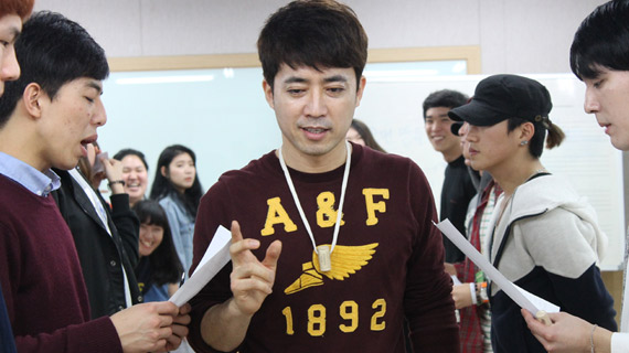 연기예술학부 최재원교수님의 정확한 화술법 수업현장